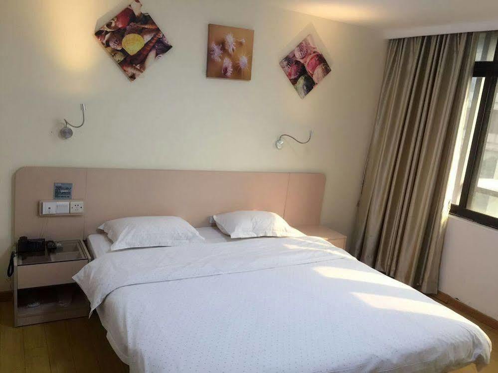 Yimi Inn Shiqiao Metro Sation Pedestrian Street Branch กวางโจว ภายนอก รูปภาพ